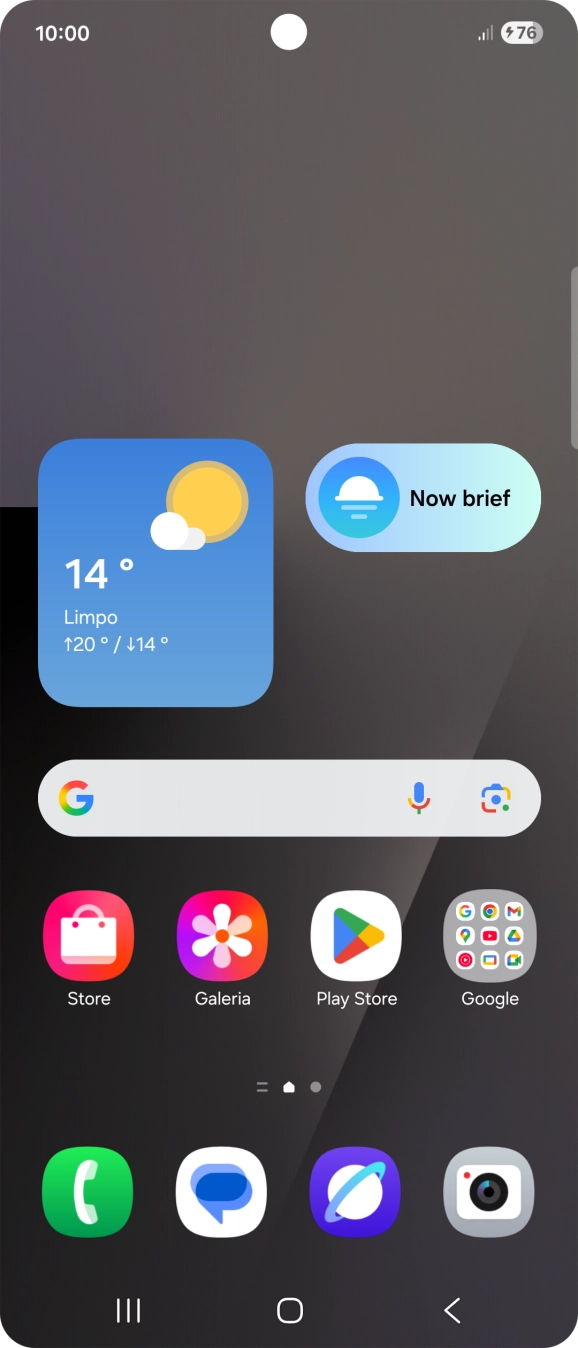 Quando o ícone de bateria em carregamento for mostrado no ecrã, a bateria está em carregamento.