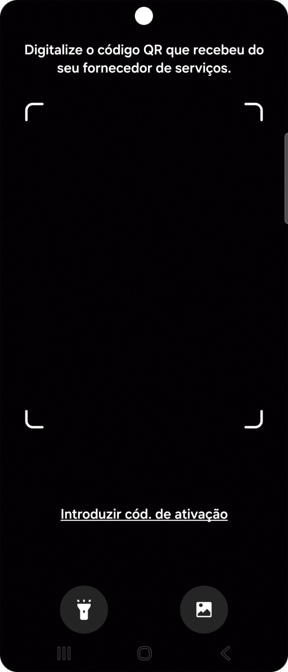 Para scanear o código QR enviado enquadre-o na moldura da câmara do telefone.