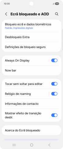 Prima Bloqueio ecrã e dados biométricos e introduza o código adicional de bloqueio do telefone que criou anteriormente.