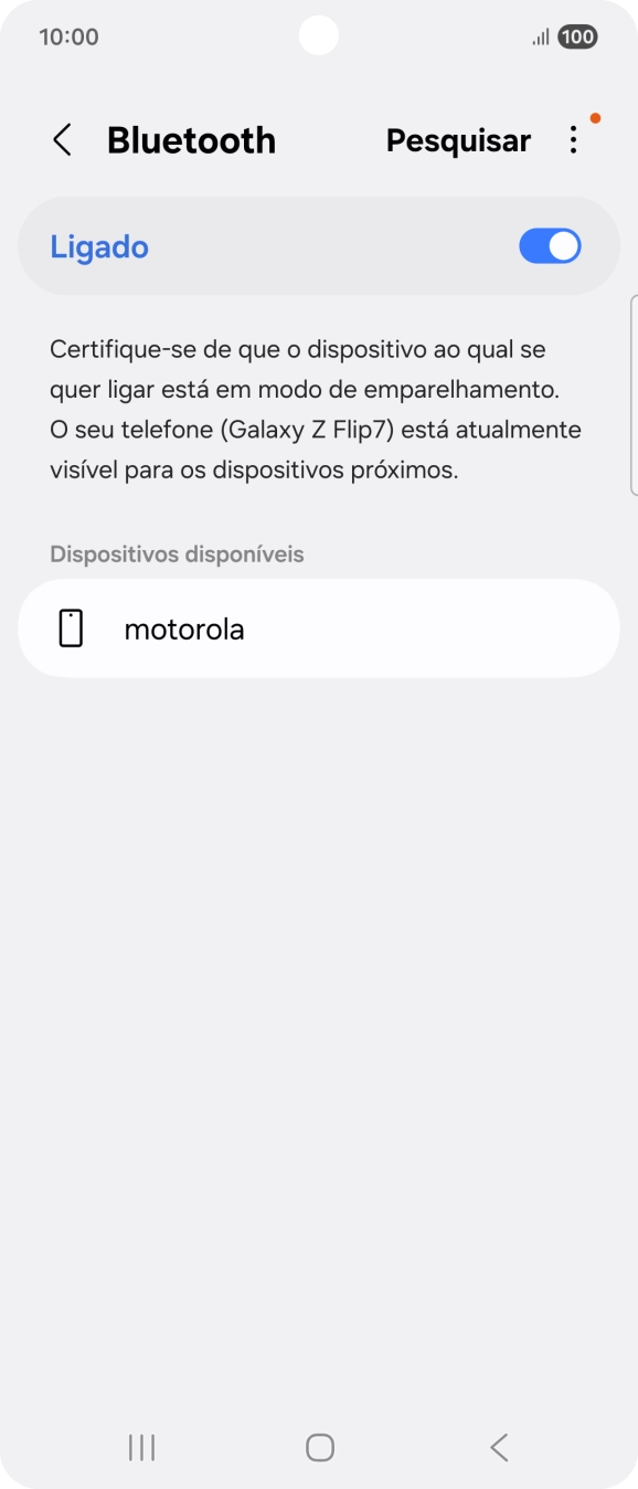 Prima o dispositivo Bluetooth pretendido e siga as indicações no ecrã para emparelhar o dispositivo pretendido com o telefone.