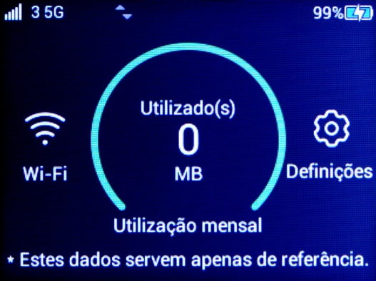 Quando o ícone de bateria em carregamento for mostrado no ecrã, a bateria está em carregamento.