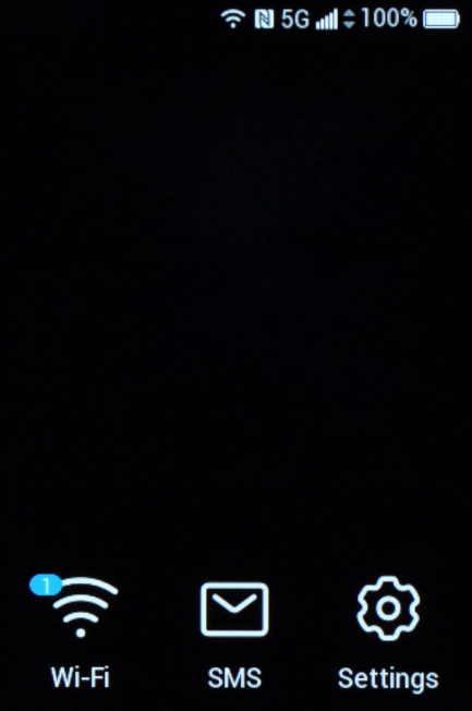 The battery icon shows the remaining battery power. The larger the coloured section of the icon, the more remaining battery power. You can also see the battery power level in percentages.