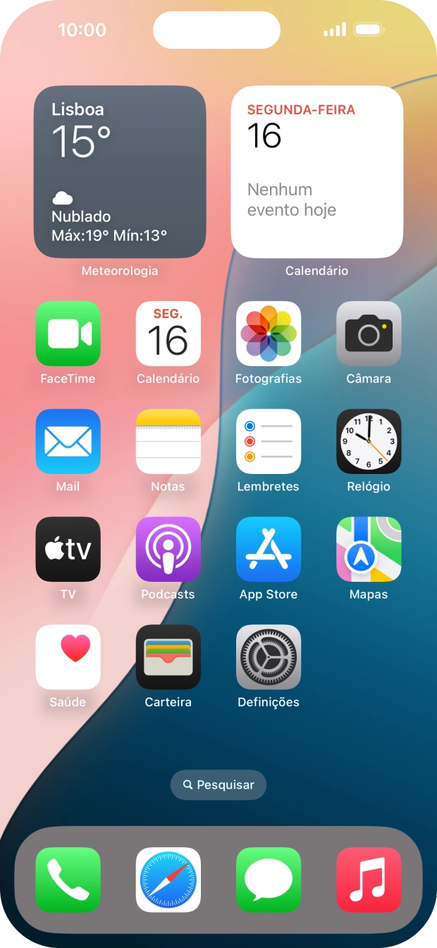 Enquanto o telefone estiver ligado, é sempre possível ver no ecrã o estado de carga da bateria. Quanto mais preenchido estiver o ícone de bateria, mais carga terá a bateria.