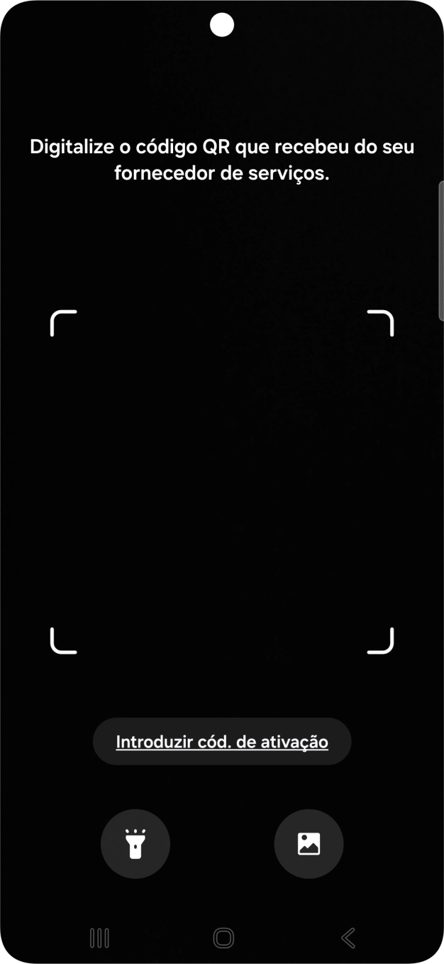 Para scanear o código QR enviado enquadre-o na moldura da câmara do telefone.