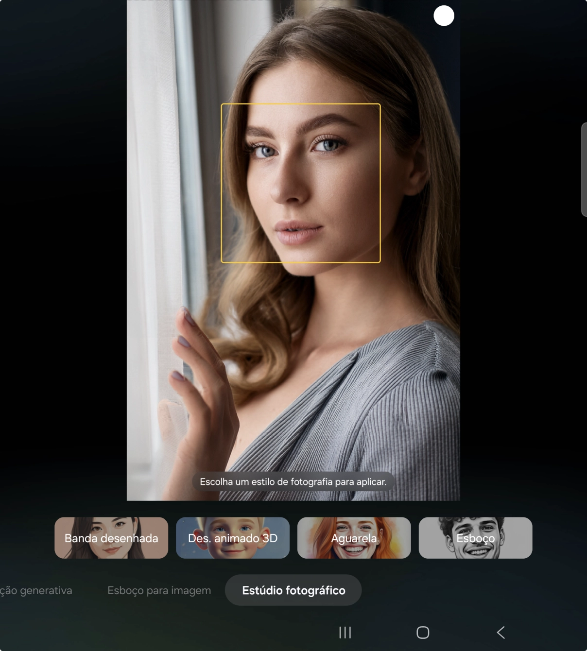 Para alterar o seu retrato para diversos estilos, prima Estúdio fotográfico.