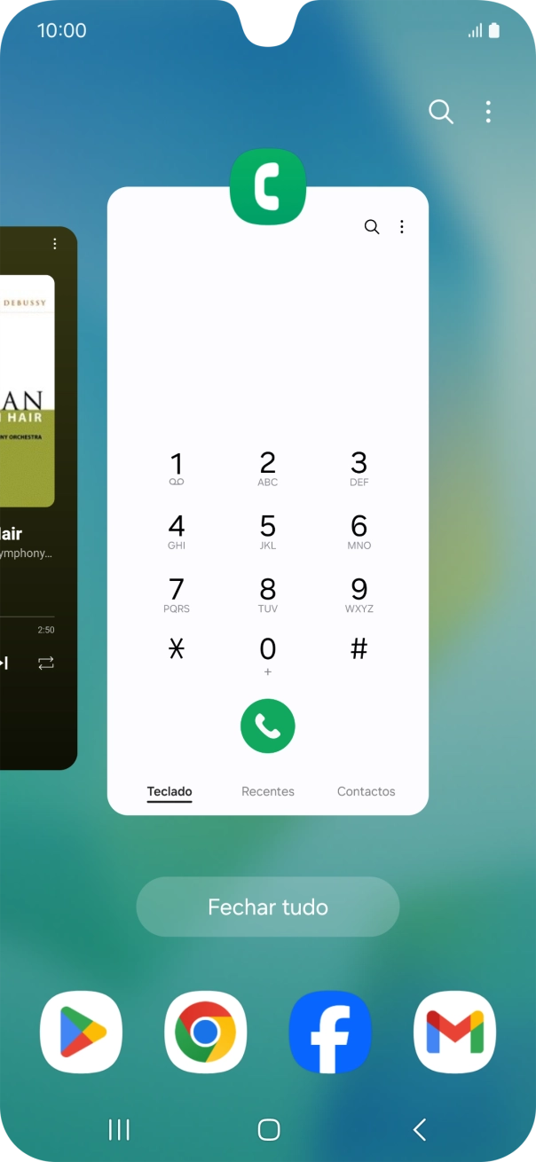 Para terminar uma aplicação em curso, deslize o dedo para cima na aplicação pretendida.