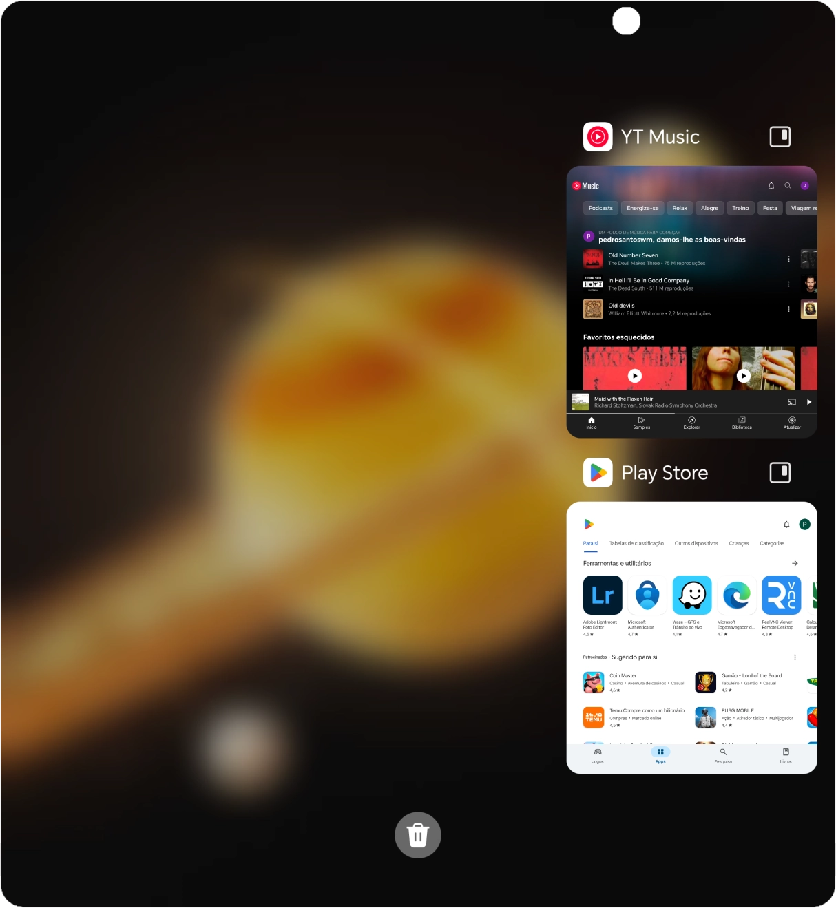 Para terminar uma aplicação em curso, deslize o dedo para cima na aplicação pretendida.