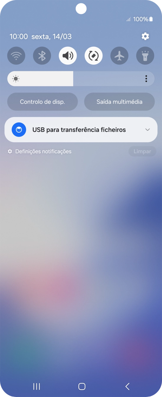 Prima a lista suspensa.