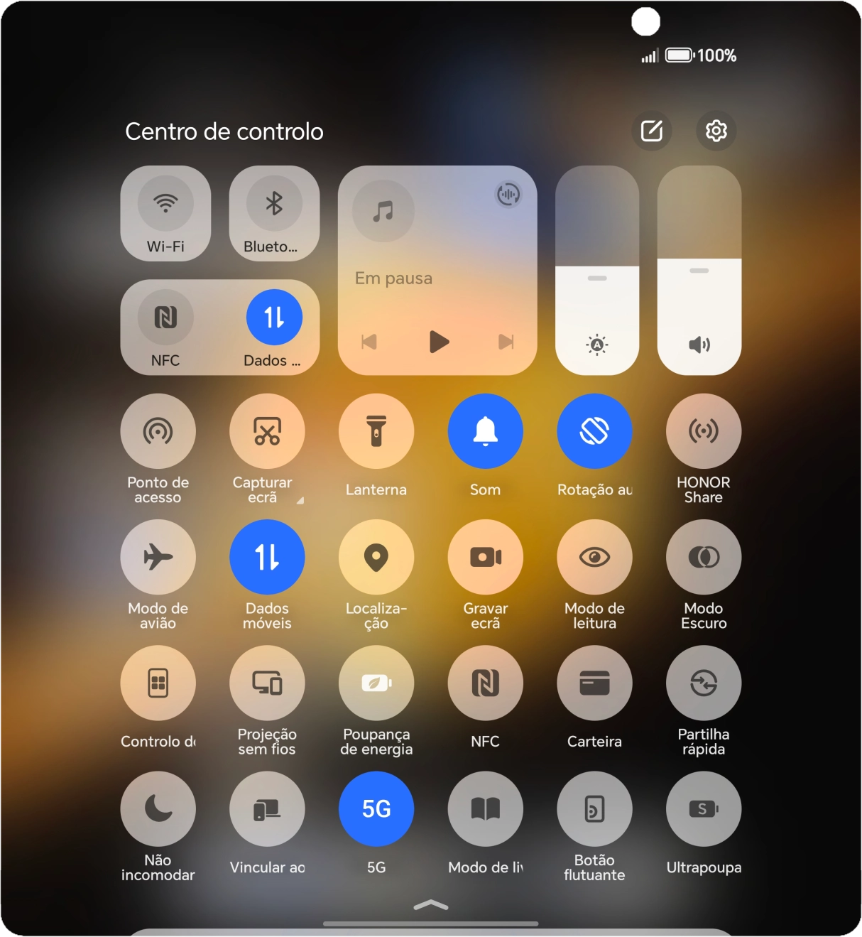 Prima o ícone de dados móveis para ativar ou desativar a função.