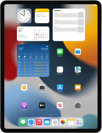 Image 1: Front view of the Apple iPad Pro 12.9 (2020)