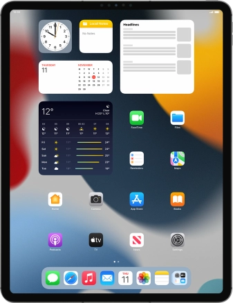 Image 1: Front view of the Apple iPad Pro 12.9 (2021)