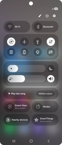 Press the screen rotation icon to turn the function on or off.
