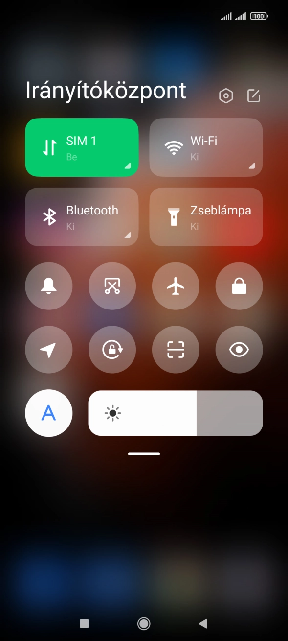 Kattints az adatkapcsolatok ikonra a funkció be- vagy kikapcsolásához. Kattints az adatkapcsolatok ikonra a funkció be- vagy kikapcsolásához.