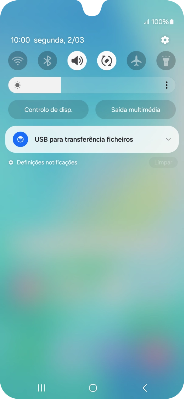 Prima a lista suspensa.