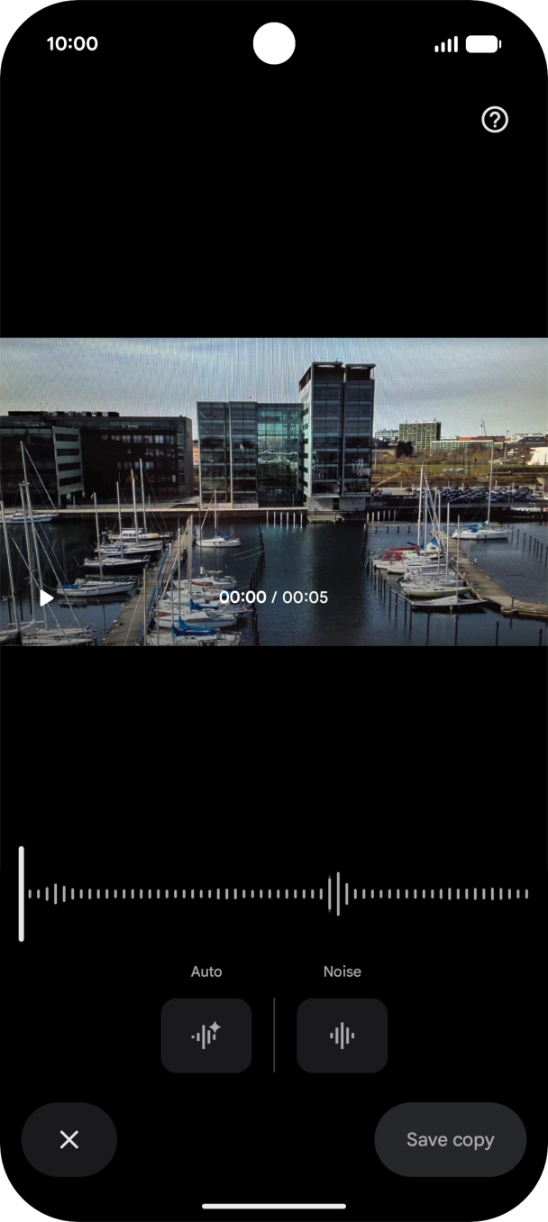 Press Auto to automatically enhance the sound in the video. Press Auto to automatically enhance the sound in the video.