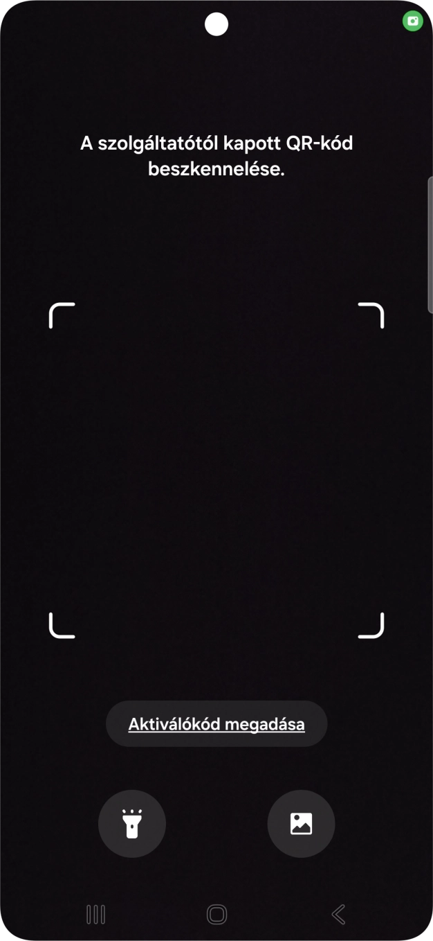 Helyezd az elküldött QR-kódot a telefon kameráján látható kereten belülre a kód beszkenneléséhez.