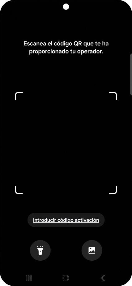 Coloca el código QR dentro del marco de la cámara del teléfono para escanearlo.
