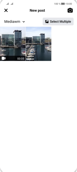 Press the required picture or video clip. Press the required picture or video clip.