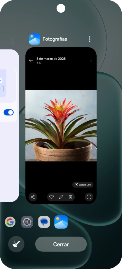 Para cerrar una sola aplicación en ejecución, desliza el dedo hacia arriba sobre la aplicación deseada.