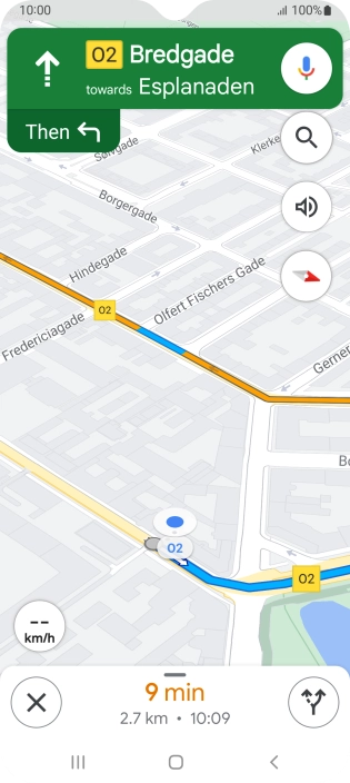 The travel information at the bottom of the screen shows your estimated time of arrival and distance to destination. The travel information at the bottom of the screen shows your estimated time of arrival and distance to destination.
