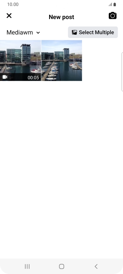 Press the required picture or video clip. Press the required picture or video clip.