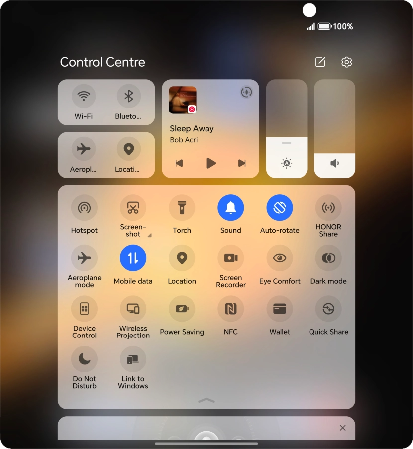 Press the Bluetooth icon to turn the function on or off. Press the Bluetooth icon to turn the function on or off.
