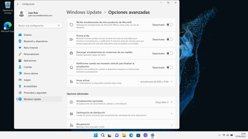 Haz clic en Actualizaciones opcionales. Si hay una actualización nueva disponible, aparecerá ahora en la pantalla. Sigue las indicaciones de la pantalla para actualizar los controladores del ordenador.