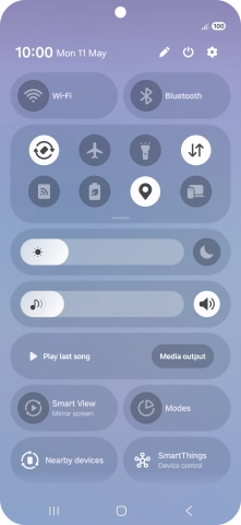 Press the mobile data icon to turn the function on or off. Press the mobile data icon to turn the function on or off.