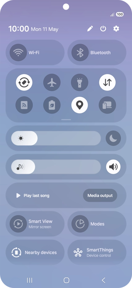 Press the mobile data icon to turn the function on or off. Press the mobile data icon to turn the function on or off.