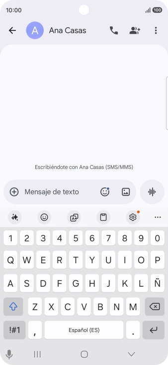 Selecciona una conversación o crea un nuevo mensaje y pulsa el icono de IA.
