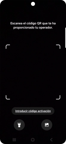 Coloca el código QR dentro del marco de la cámara del teléfono para escanearlo.