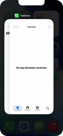 Arrastra hacia arriba la aplicación deseada para cerrarla.