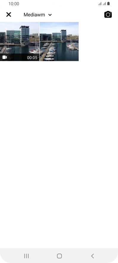 Press the required picture or video clip. Press the required picture or video clip.