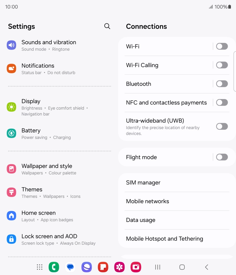 Press Lock screen and AOD.