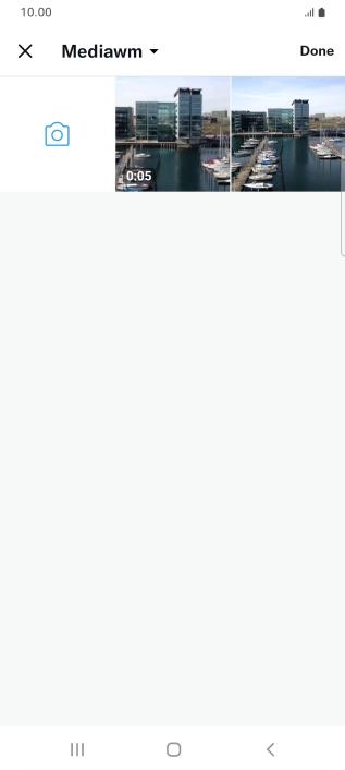 Press the required picture or video clip. Press the required picture or video clip.