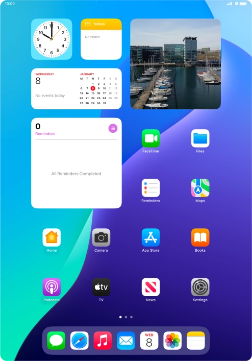 The alarm icon shows that the alarm is set. The alarm icon shows that the alarm is set.