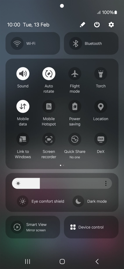Press the mobile data icon to turn the function on or off. Press the mobile data icon to turn the function on or off.