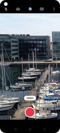 Press the video light icon to turn the function on or off.