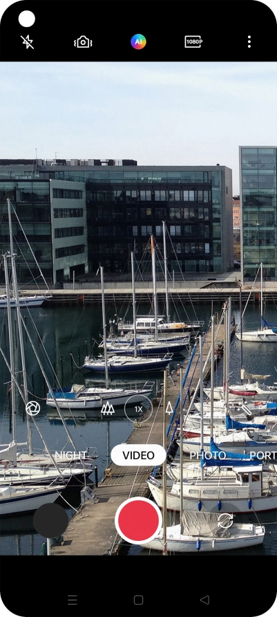 Press the video light icon to turn the function on or off.