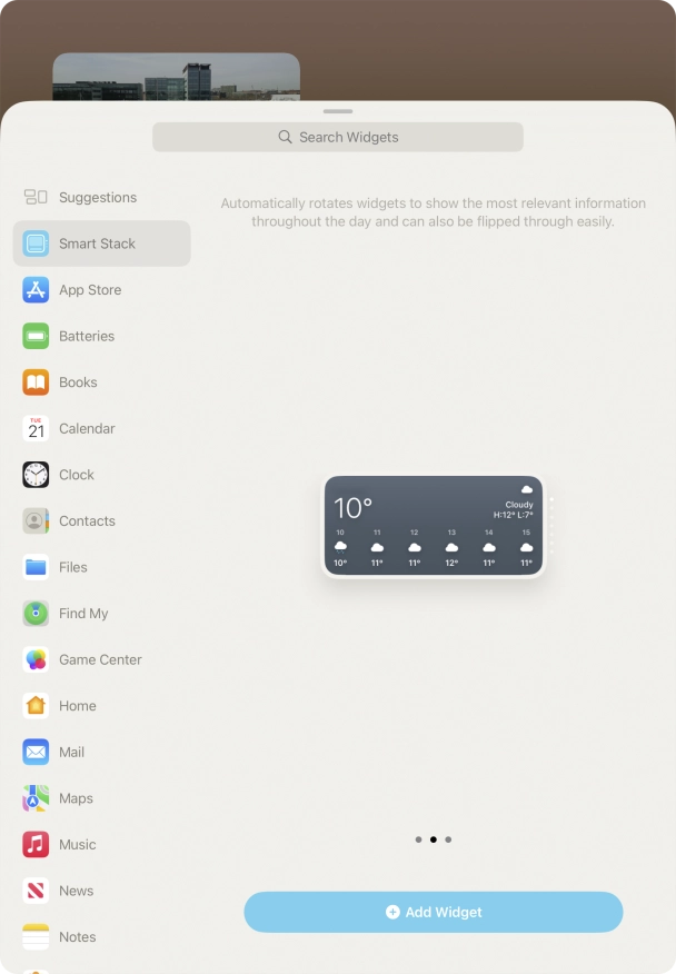 Slide your finger right or left on the screen to select the required widget size.
