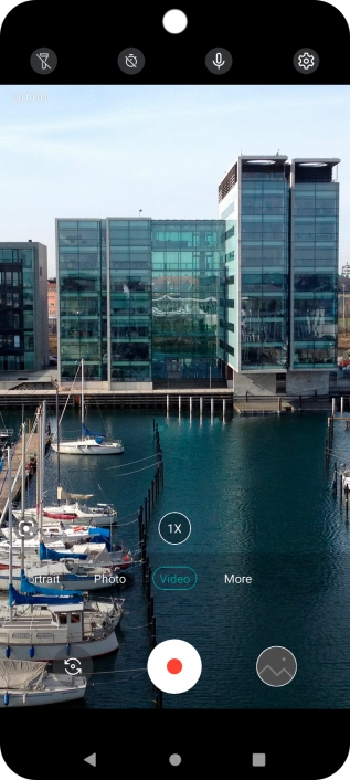 Press the video light icon to turn the function on or off.