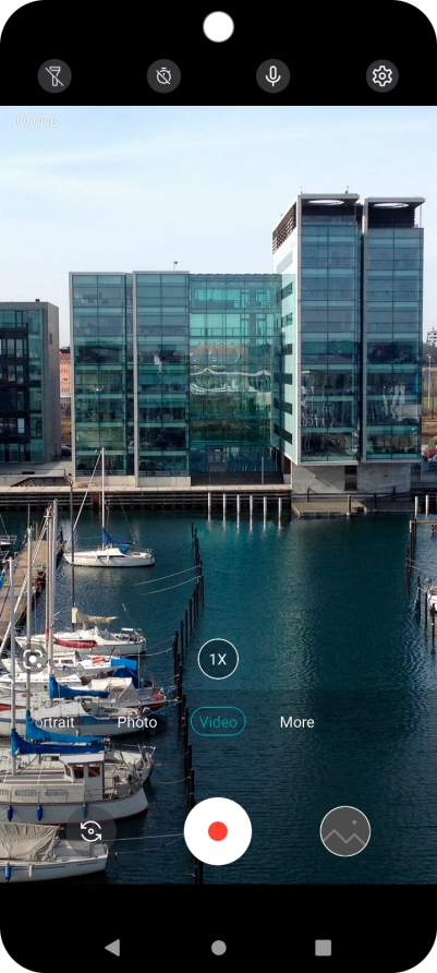 Press the video light icon to turn the function on or off.