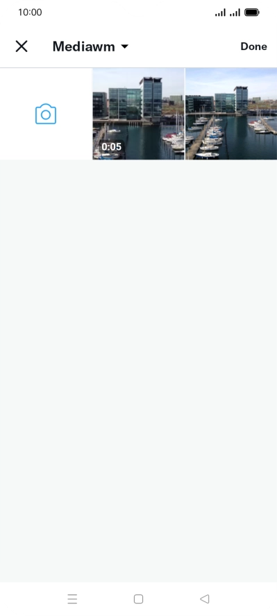 Press the required picture or video clip. Press the required picture or video clip.