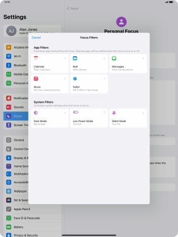 To see specific calendars in the selected focus mode, press Calendar and follow the instructions on the screen to select the required calendars.