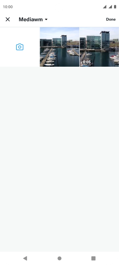 Press the required picture or video clip. Press the required picture or video clip.
