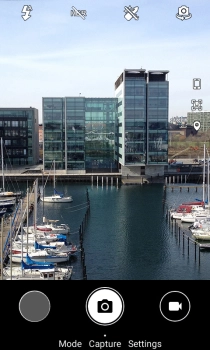 Press the flash icon repeatedly to select the required setting.