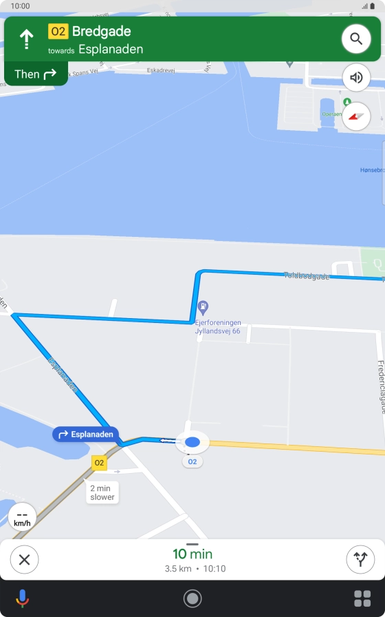 The travel information at the bottom of the screen shows your estimated time of arrival and distance to destination. The travel information at the bottom of the screen shows your estimated time of arrival and distance to destination.