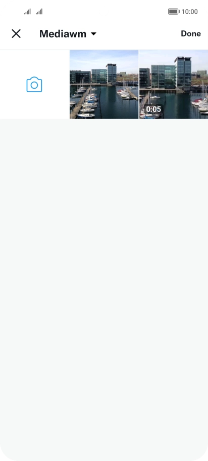 Press the required picture or video clip. Press the required picture or video clip.