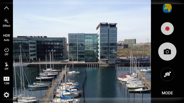 Press the video light icon repeatedly to select the required setting.