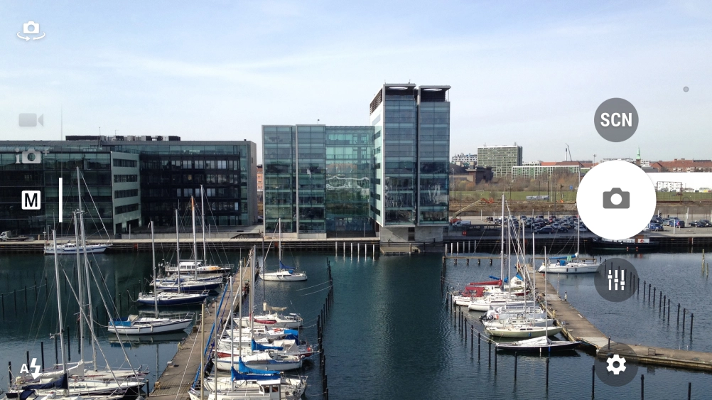 If the video recorder is turned on, slide your finger upwards on the screen to select M.